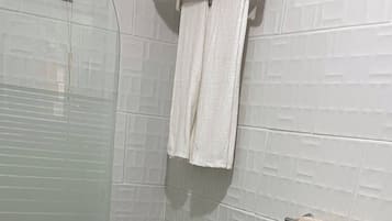 Apartamento, 2 quartos | Banheiro