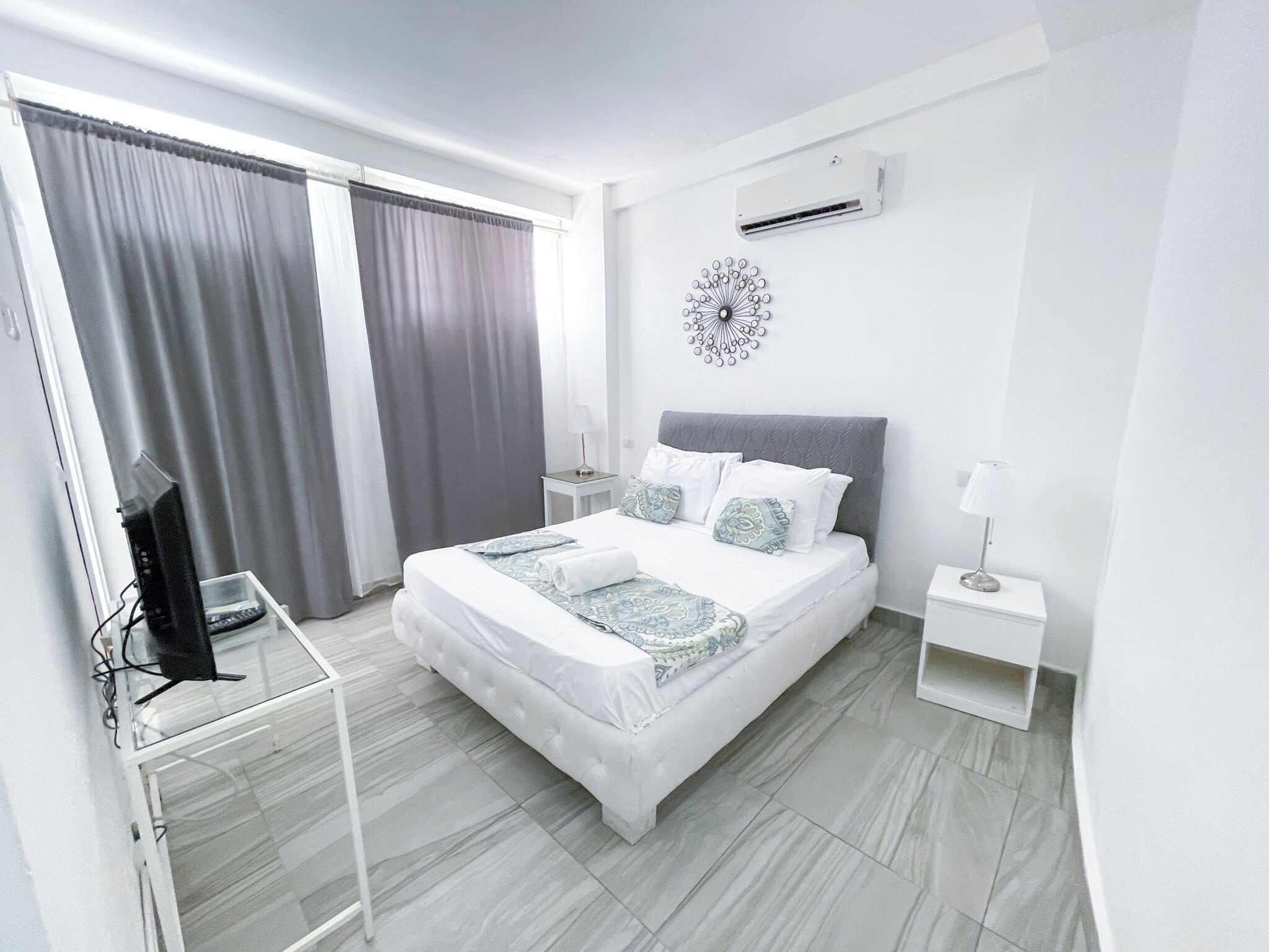 Studio Deluxe, balcon, vue sur le complexe | Coffre-fort, rideaux d’obscurcissement, système d’insonorisation