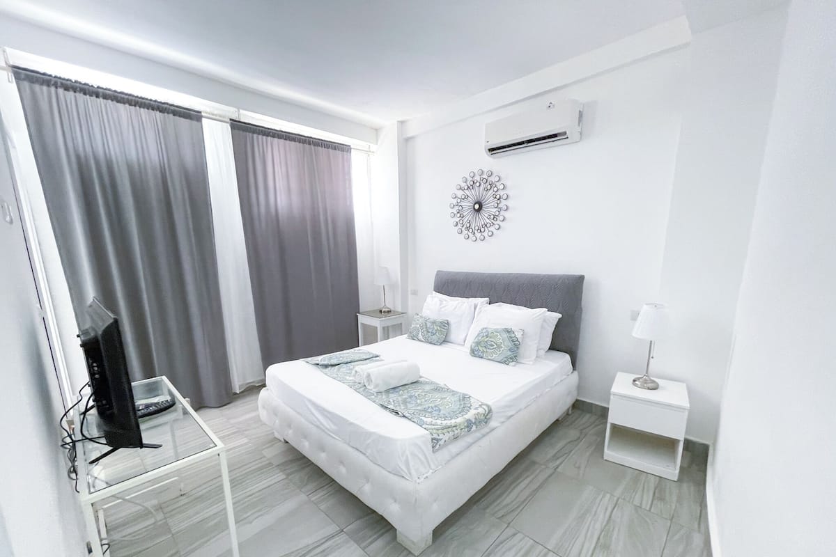 Studio Deluxe, balcon, vue sur le complexe | Coffre-fort, rideaux dâobscurcissement, systĂšme dâinsonorisation