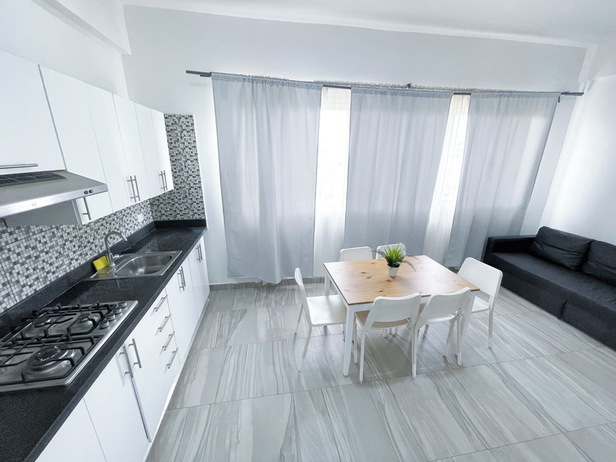 Suite, vista al resort | Caja de seguridad en la habitación, cortinas blackout y insonorización 