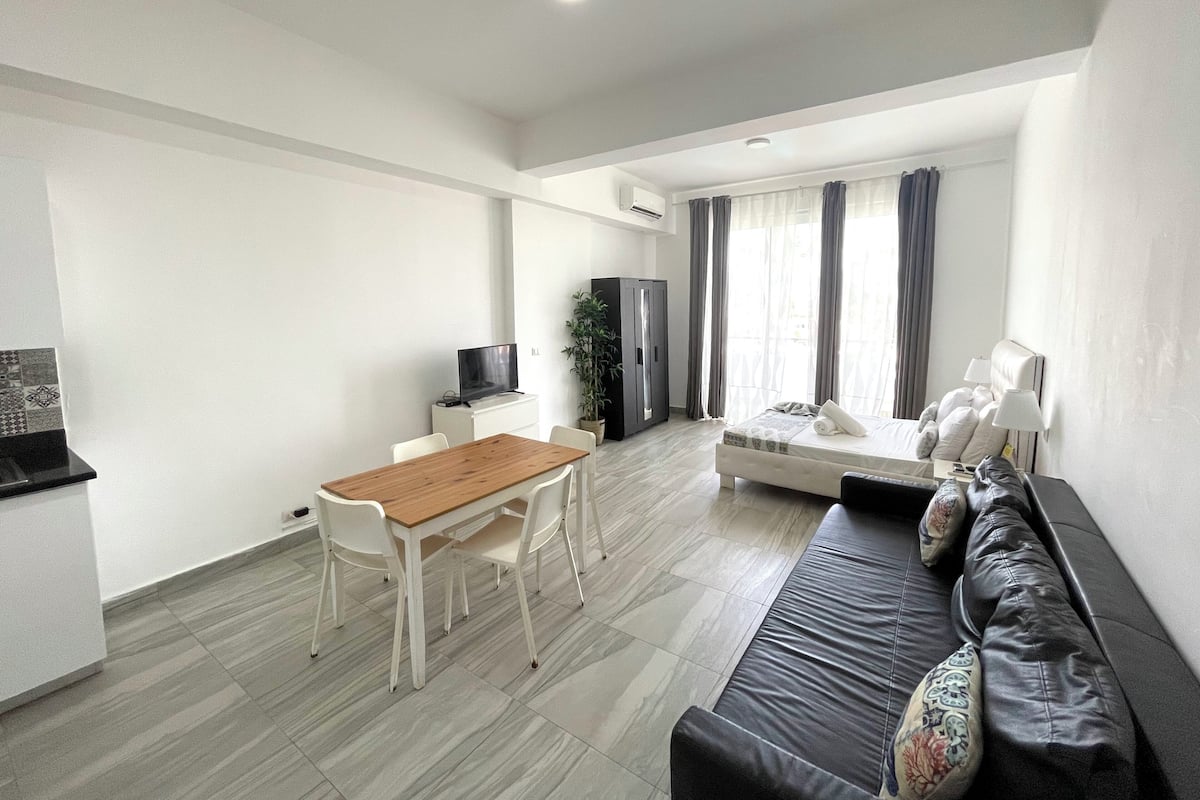 Studio exclusif, vue sur le complexe | Coffre-fort, rideaux dâobscurcissement, systĂšme dâinsonorisation