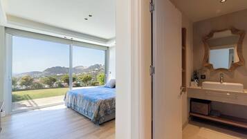 5 Schlafzimmer, Bügeleisen/Bügelbrett, Internetzugang, Bettwäsche