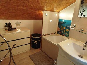 Bathroom - CHARMING DUPLEX 100m from the beach and close to shops (VILLEFRANCHE SUR MER)