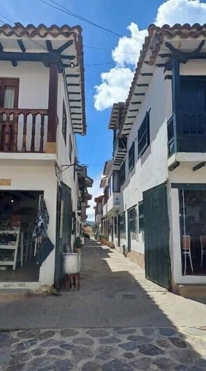 Exterior - 2nd floor apartment a few steps from the main square  (Villa de Leyva)