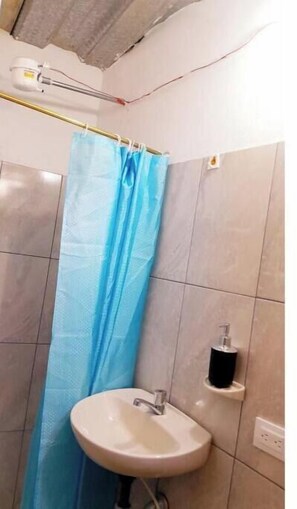Dusche, Handtücher, Seife, Toilettenpapier