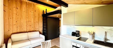 Refrigerador, horno y cafetera y tetera