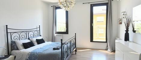 2 chambres, fer et planche Ă repasser, Wi-Fi, draps fournis