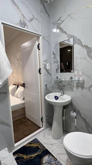 Bathroom - Usmoon Hotel (Tashkent)