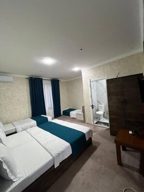 Camera Standard con letto matrimoniale o 2 letti singoli, vista cortile | Wi-Fi gratuito