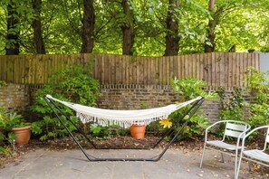 Terrace/patio - Charming 1BDR Retreat with Garden in West London (London)