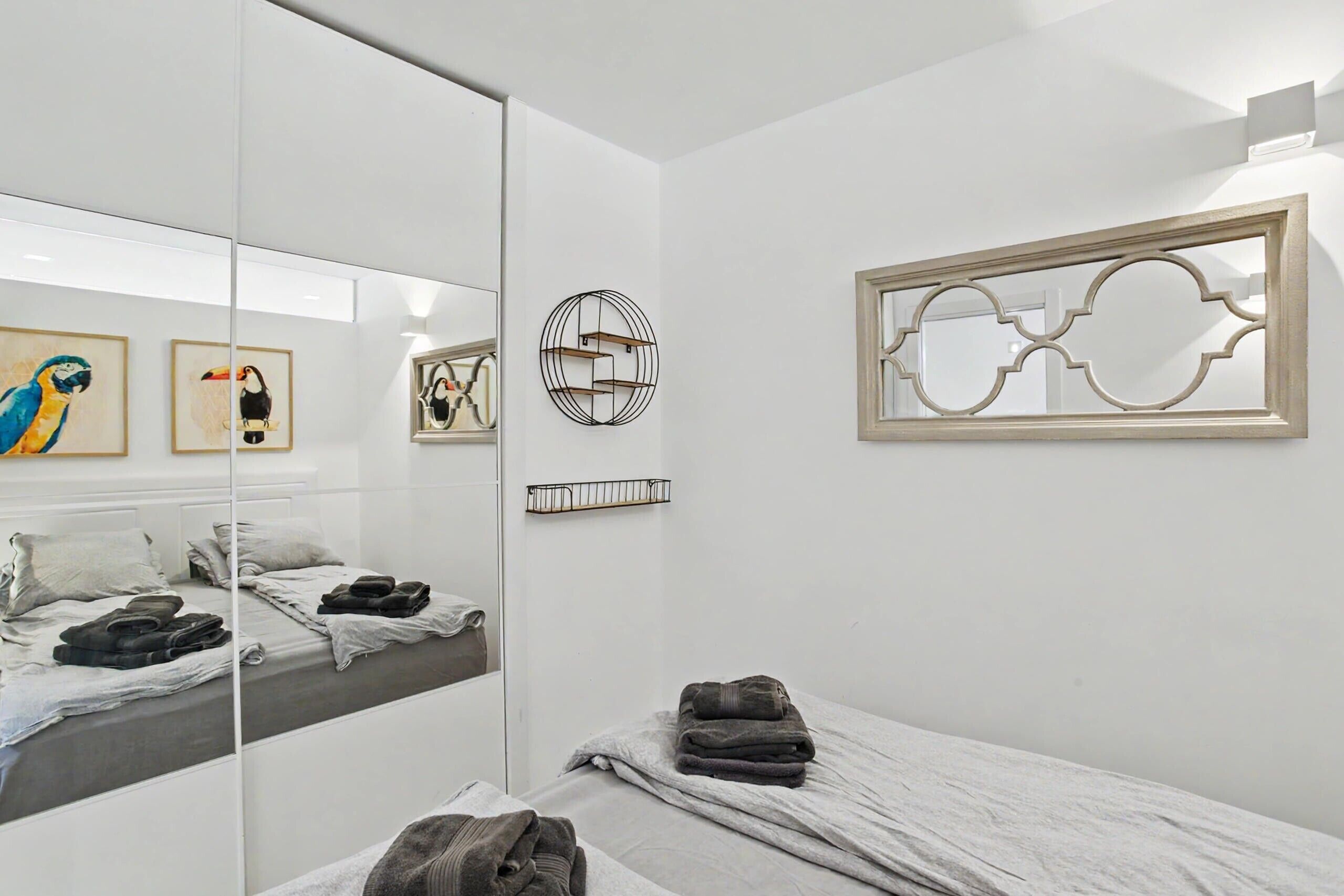 2 chambres, fer et planche à repasser, Wi-Fi, draps fournis