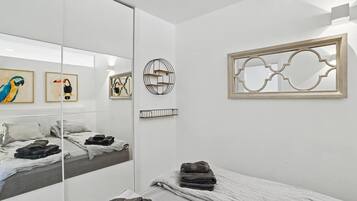 2 chambres, fer et planche à repasser, Wi-Fi, draps fournis