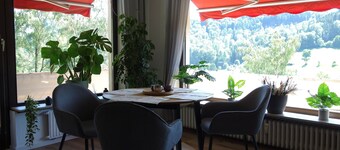 Quiet vacation apartment on the edge of the forest with panoramic views directly on hiking trails (30 m)