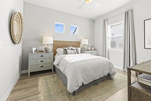 Iron/ironing board, Internet, bed sheets - Enjoyable 2-bedroom bungalow with AC in charming Arlington (Arlington)