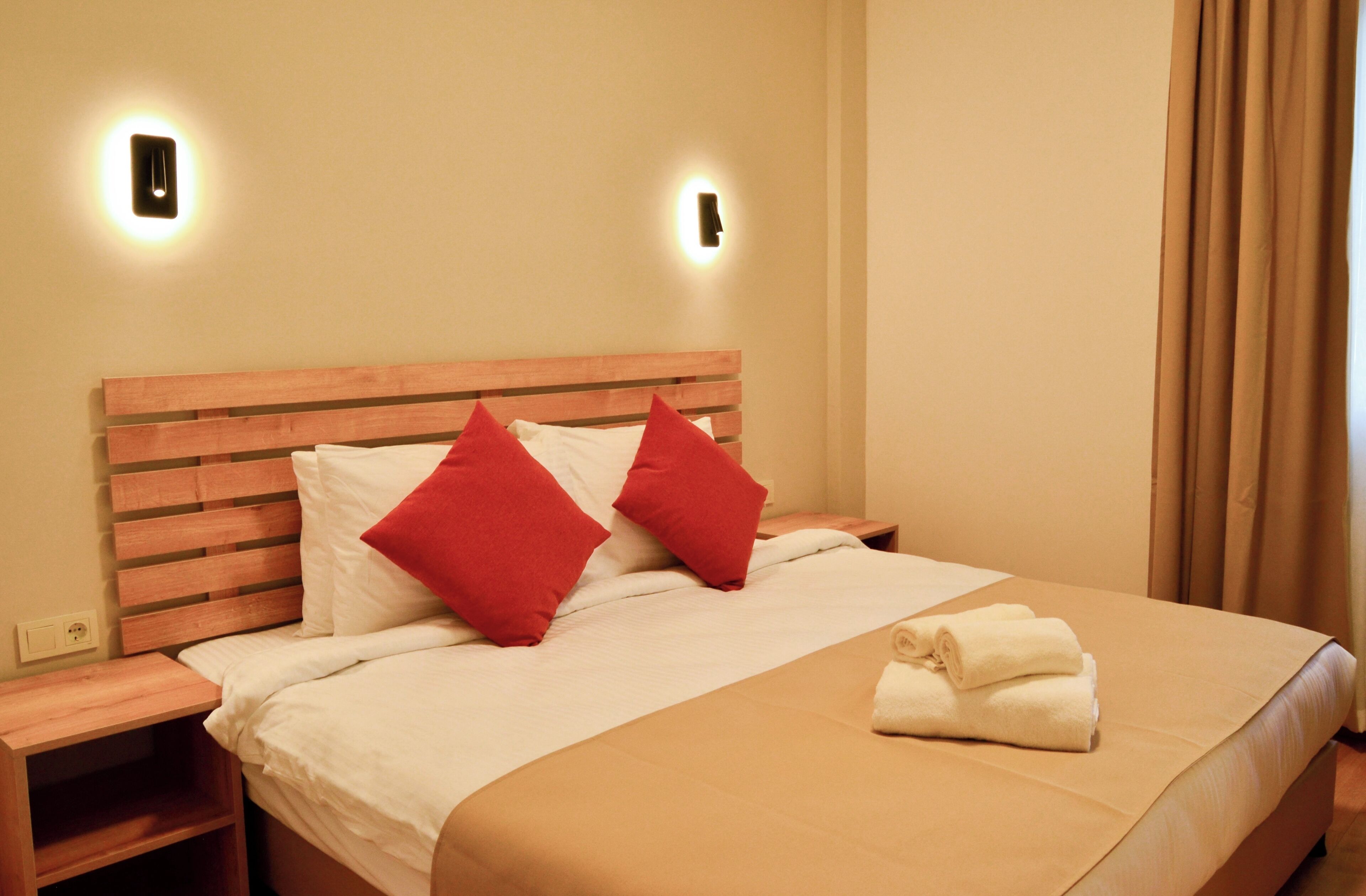 Habitación estándar con 1 cama matrimonial o 2 individuales, vista a la ciudad | Wifi gratis 