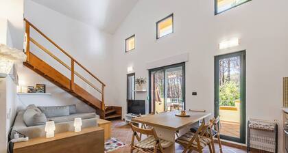 Villa Dita Qerret | Relaxing Beachfront Stay by PikHost