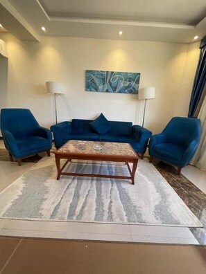 Phòng Suite Cao cấp, quang cảnh biển | Khu phòng khách
