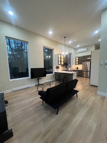 Cozy and quiet house in fredericton near trails
