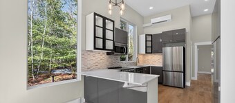 Cozy and quiet house in fredericton near trails