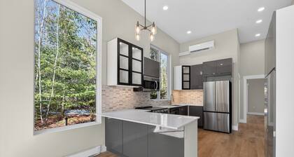 Cozy and quiet house in fredericton near trails