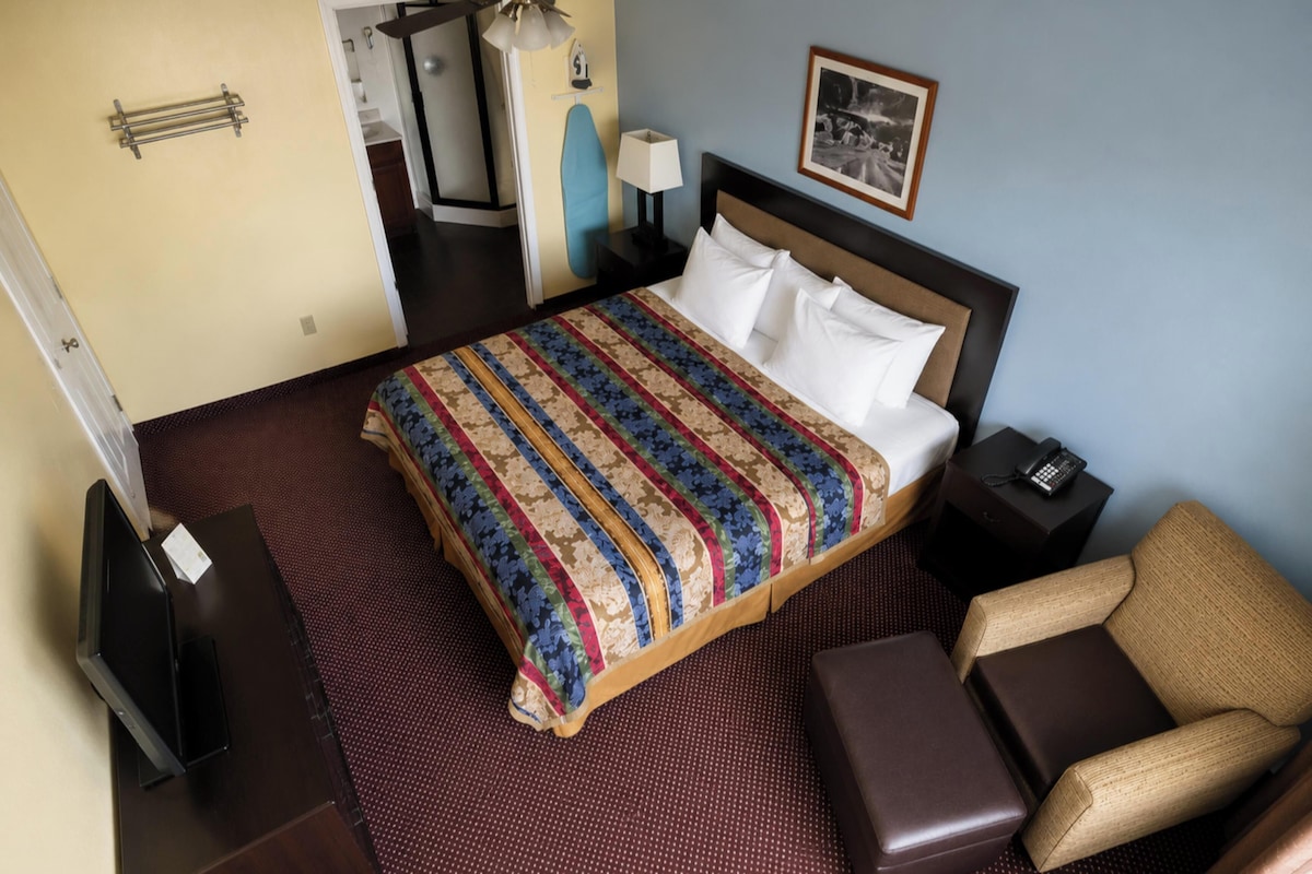 Escritorio, wifi gratis y ropa de cama