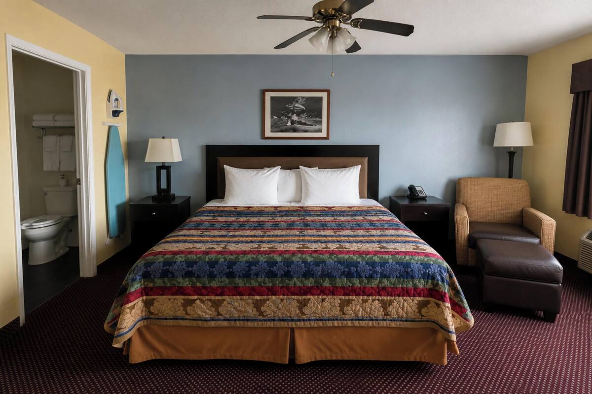 Escritorio, wifi gratis y ropa de cama
