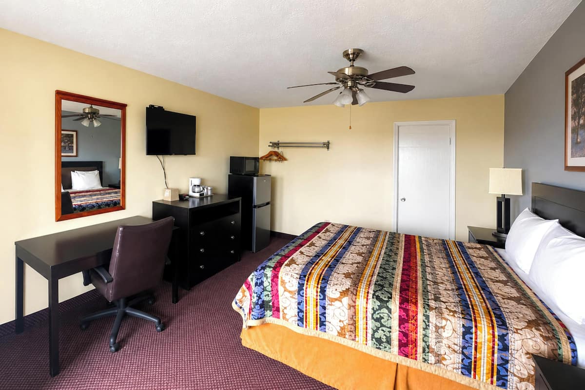 Escritorio, wifi gratis y ropa de cama