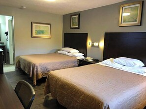 Desk, free WiFi, bed sheets - Deerfield Inn & Suites Arkansas Near Blytheville I 55 (Steele)