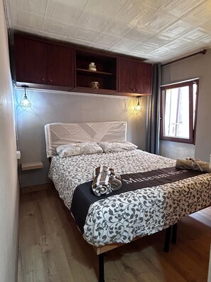 WiFi, bed sheets - Apartment 'Museum View B' with Wi-Fi and Air Conditioning (Sassello)
