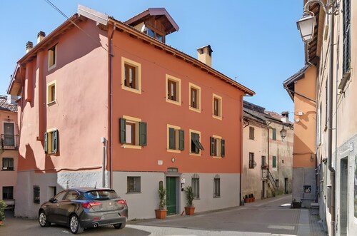 Apartment 'Museum View B' with Wi-Fi and Air Conditioning