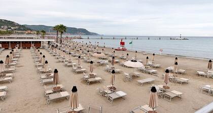 Apartment 'M&M House Beach - 4 Salti Dal Mare' with Mountain View, Wi-Fi and Air Conditioning