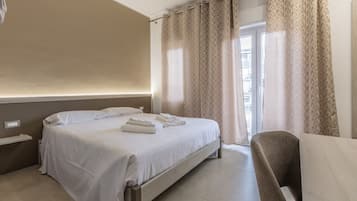 Desk, iron/ironing board, WiFi, bed sheets