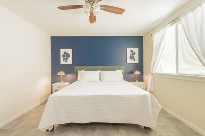 Near Airport/ King Size Beds/PS5/Fast Wifi/Central