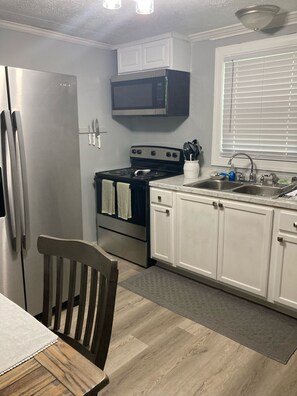 Private kitchen - Peaceful 3-bedroom house designed for comfort centrally located in Evington, VA (Evington)