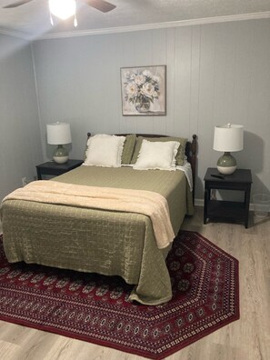 Room - Peaceful 3-bedroom house designed for comfort centrally located in Evington, VA (Evington)