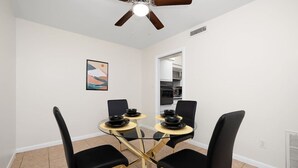 A dining area with a table, chairs, and a ceiling fan. - King Size Bed Fast Wi-fi First Floor/ Long Term (McAllen)