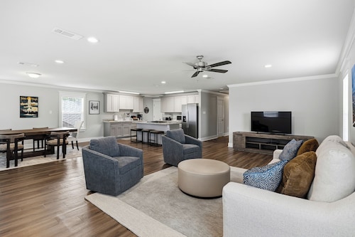 Garden District Luxury Oasis-Private Garage