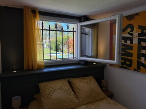 2 habitaciones, tabla de planchar con plancha, wifi y ropa de cama 