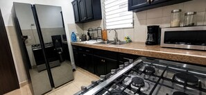 Private kitchen - Chitré Pool & BBQ House | Sunny Patio & AC (San Juan Bautista)