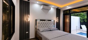 Desk, WiFi, bed sheets