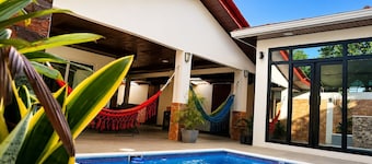 Chitré Oasis: Modern Home with Private Pool & BBQ