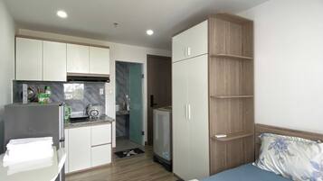 Classic Studio, 1 Large Twin Bed, Kitchen, Mountain View | Desk, blackout drapes, iron/ironing board, free WiFi