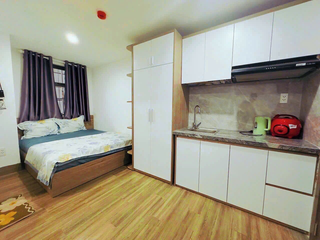 Classic Studio, 1 Large Twin Bed, Kitchen, Mountain View | Desk, blackout drapes, iron/ironing board, free WiFi