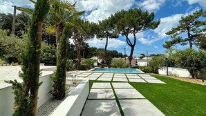 A modern outdoor pool area with a geometric tile pattern, surrounded by greenery and trees. - ROYAN PONTAILLAC UPSCALE VILLA "LES PINS" 2/4/6 PERSONS WITH POOL (Royan)
