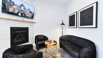 TV, fireplace
