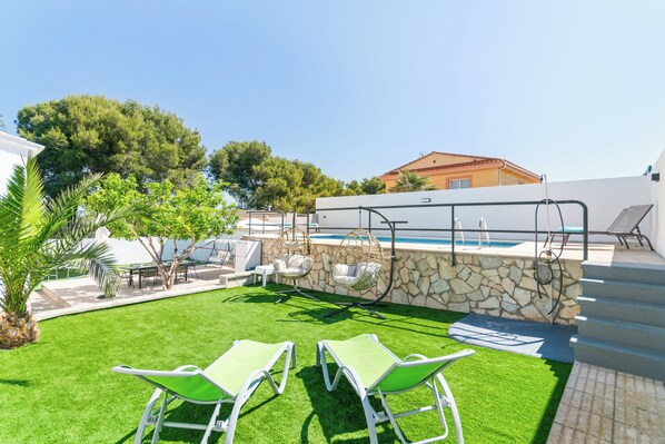 Property grounds - Villa con Piscina Privada y Vistas al Garraf (Sant Pere de Ribes)