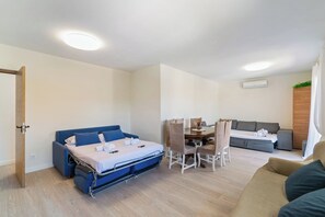 Room - Villa con Piscina Privada y Vistas al Garraf (Sant Pere de Ribes)