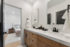 Bathroom - Deer Valley Gondola Lake & Ski Chalets (Heber City)