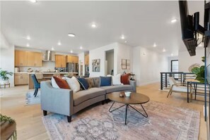 Living area - Deer Valley Gondola Lake & Ski Chalets (Heber City)