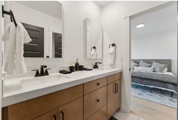 Bathroom - Deer Valley Gondola Lake & Ski Chalets (Heber City)